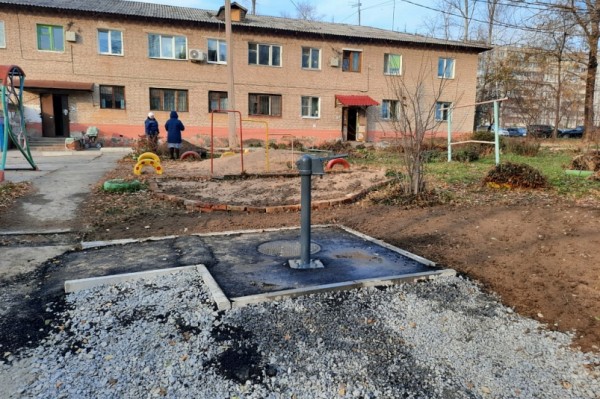 Водоразборную колонку установили вблизи неблагоустроенных домов в Хабаровске Водоразборную колонку установили вблизи неблагоустроенных домов в Хабаровске