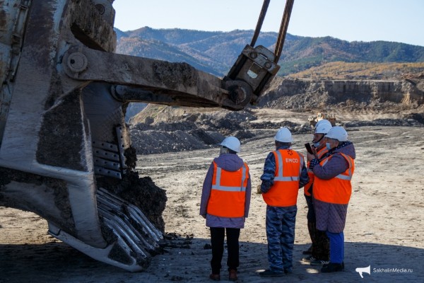 Самому мощному экскаватору на Солнцевском угольном разрезе присвоили имя ветерана отрасли