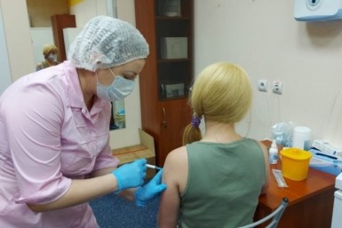 Итоги дня: гибель конькобежца, пожар на заводе, строим школы и в хлам порвало цистерну