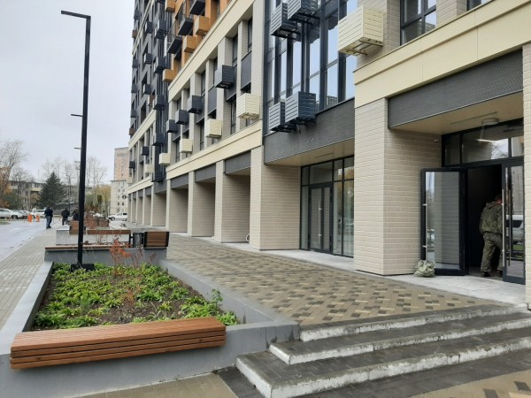 Богатые тоже плачут: элитные квартиры затопило после дождя в жилом комплексе Хабаровска