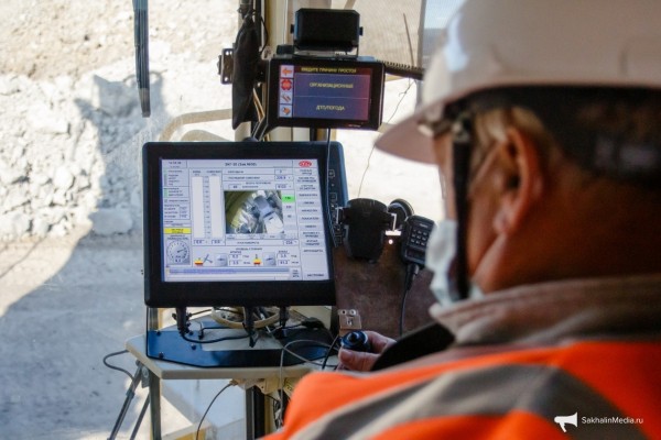 Самому мощному экскаватору на Солнцевском угольном разрезе присвоили имя ветерана отрасли