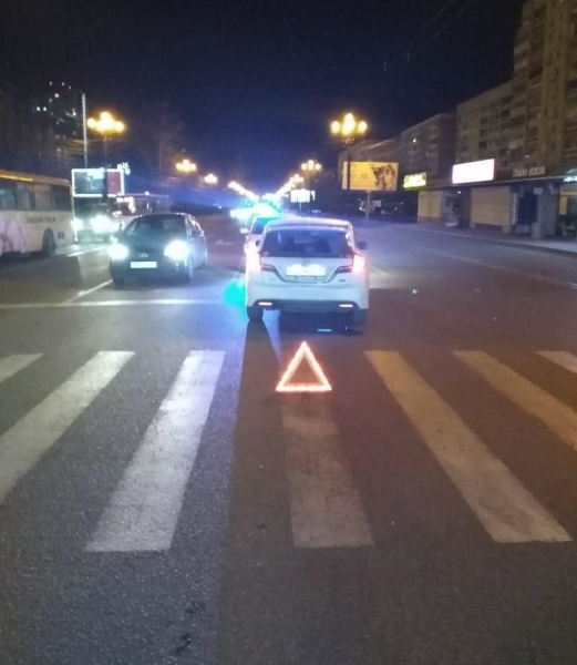 Дубль два: снёс женщину на "зебре" и врезался в дерево водитель в Хабаровске