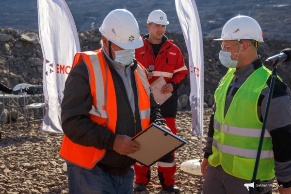 Самому мощному экскаватору на Солнцевском угольном разрезе присвоили имя ветерана отрасли