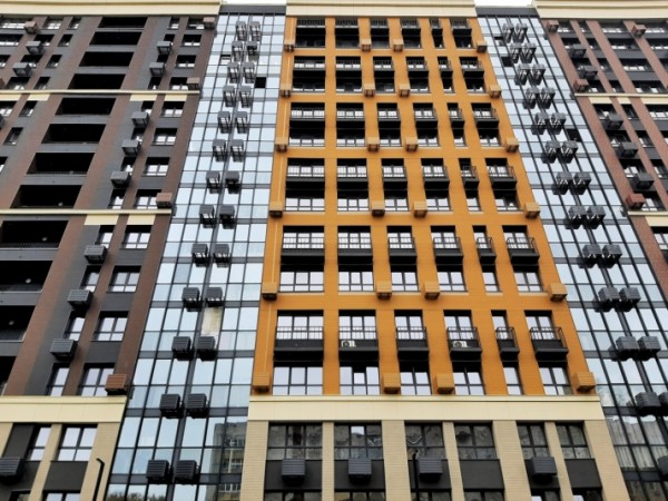 Богатые тоже плачут: элитные квартиры затопило после дождя в жилом комплексе Хабаровска