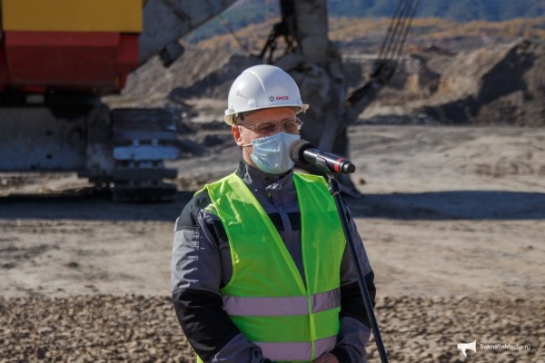 Самому мощному экскаватору на Солнцевском угольном разрезе присвоили имя ветерана отрасли