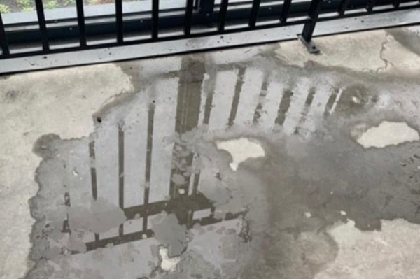 Богатые тоже плачут: элитные квартиры затопило после дождя в жилом комплексе Хабаровска