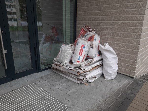 Богатые тоже плачут: элитные квартиры затопило после дождя в жилом комплексе Хабаровска