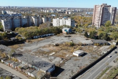 Итоги дня: гибель конькобежца, пожар на заводе, строим школы и в хлам порвало цистерну