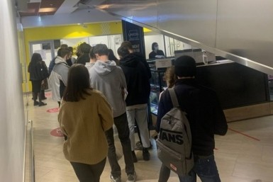 Итоги дня: машина в яме, звезда TikTok, новый рекорд, циклон и пункты вакцинации