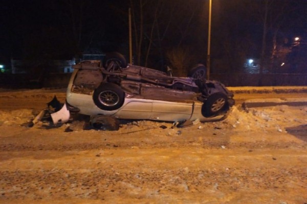 Водитель в больнице, машина на крыше: жесткое ДТП произошло в Хабаровске