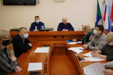 Итоги дня: ждем циклон с ЧС, спасение из огня, тёмный романтик  и банду под суд