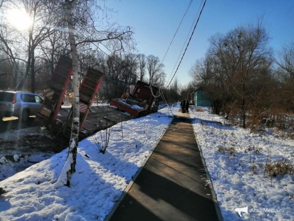 Два большегруза столкнулись в Хабаровске, есть пострадавшие