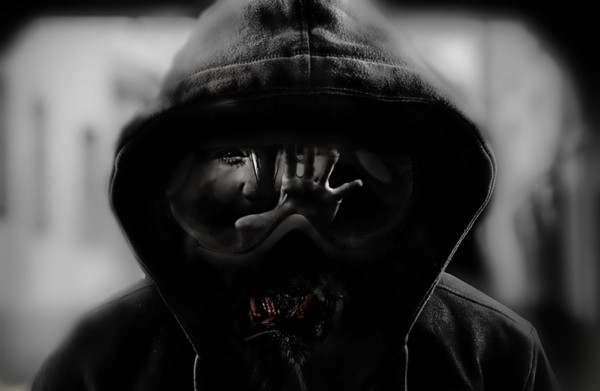 Вооружен и с ядом: опасного душегуба разыскивают в Комсомольске-на-Амуре