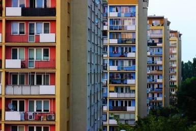 Итоги дня: машина в яме, звезда TikTok, новый рекорд, циклон и пункты вакцинации