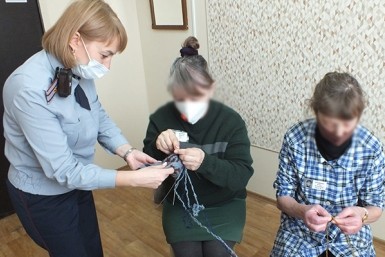 Итоги дня: антикварную картину за дом для старушки, в школе умер подросток, проверка шахт