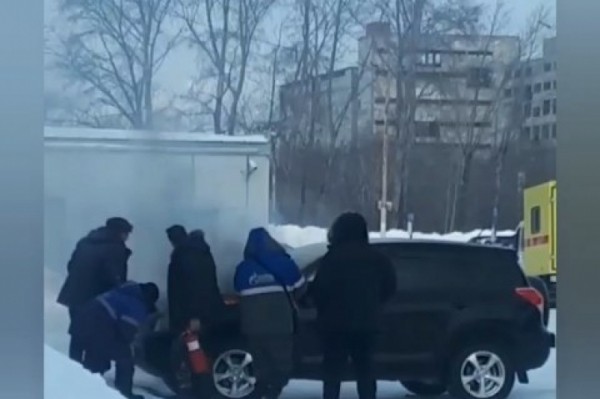 Укутанный одеялом двигатель внедорожника вспыхнул как спичка в Комсомольске-на-Амуре