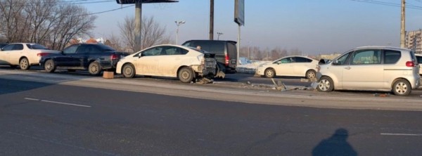 Дама за рулем собрала &ldquo;паровоз&rdquo; с пострадавшими в центре Хабаровска