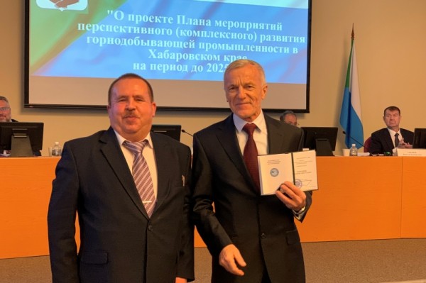 Ведущий геолог "Охотской ГГК" удостоен награды "Первооткрыватель месторождения"