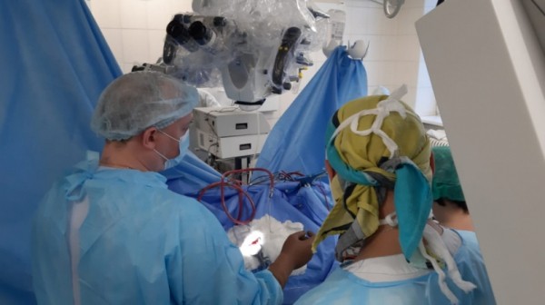 Хабаровские врачи впервые в ДФО удалили опухоль мозга пациентке в сознании