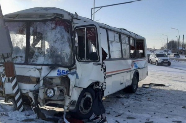 Комсомольская прокуратура взяла на контроль разбор ДТП с участием автобуса и большегруза