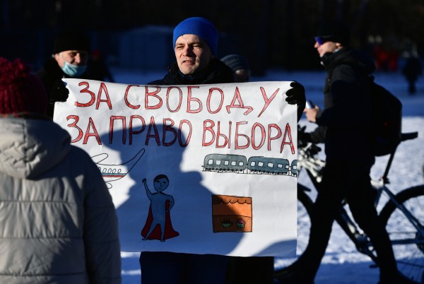 &laquo;Миллионы для антиваксеров&raquo;: кто управляет противниками QR-кодов и зарабатывает на них