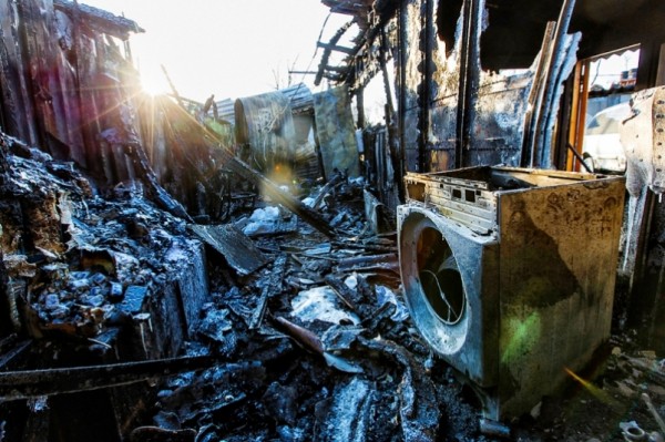 Один погиб, второй с ожогами доставлен в больницу после пожара в доме под Хабаровском