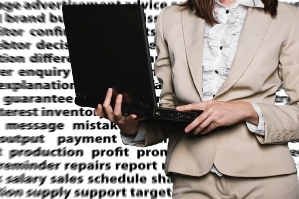 Итоги дня: "студенческий десант", пловцы-молодцы, елка для зоосада и отчет по уборке снега