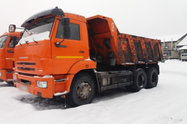С территории предприятия в Хабаровском крае угнали грузовик стоимостью около 3 млн рублей