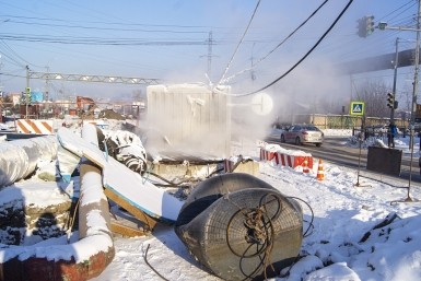 Итоги дня: умер телеведущий, загорелся автобус, банда тренера по боксу, переходы по-новому