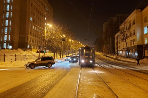 "Салки" с трамваем в центре Хабаровска завершились тройным ДТП