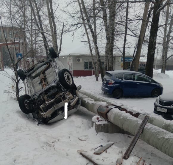 Въехал в трубу, снес мостик и перевернулся: жесткое ДТП случилось в селе Хабаровского края