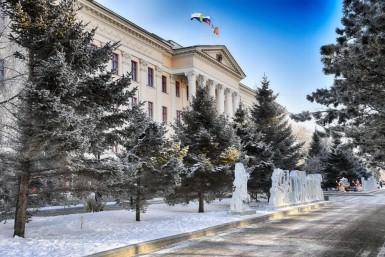 Итоги дня: липовые аксессуары, опасные горки, смягчение ограничений и опять эвакуация