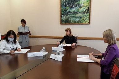 Итоги дня: шишкарь-кедролаз, изменения для водителей, заморозили цены на продукты