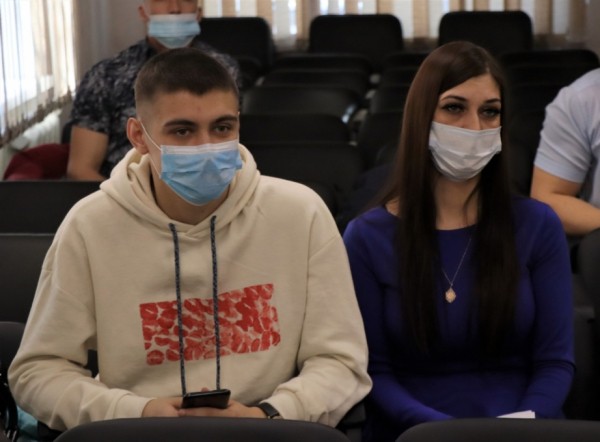 Сертификаты на улучшение жилищных условий получили молодые семьи Хабаровского района