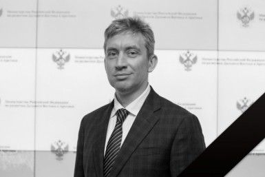 Итоги дня: липовые аксессуары, опасные горки, смягчение ограничений и опять эвакуация