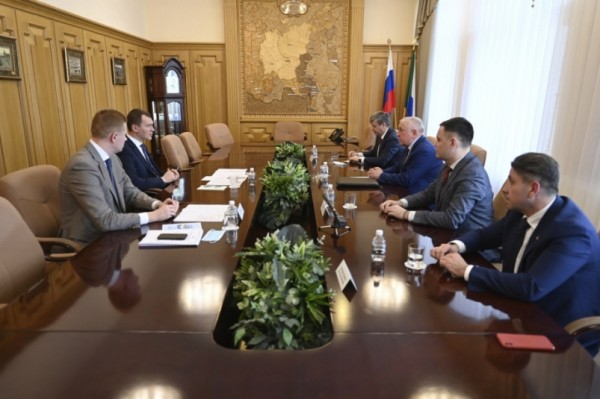 Меры поддержки населения и бизнеса обсудили Михаил Дегтярев и Николай Харитонов