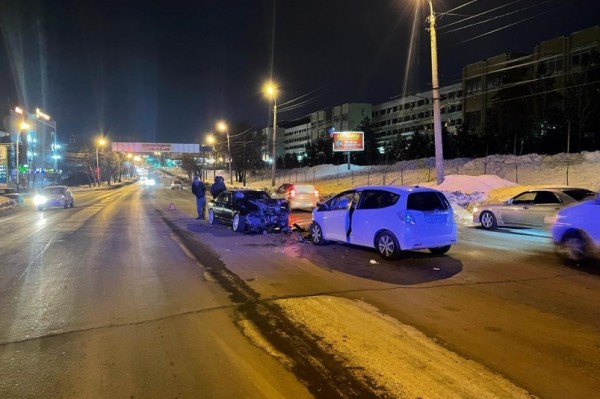 В Хабаровске в результате лобового столкновения пострадали двое детей В Хабаровске в результате лобового столкновения пострадали двое детей