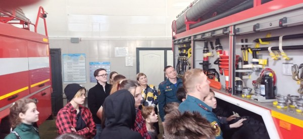 Пожарные пригласили в гости воспитанников детского дома в Комсомольске-на-Амуре (ФОТО)