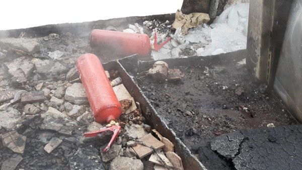 Судно в районе базы КАФ горело в Хабаровске (ФОТО)