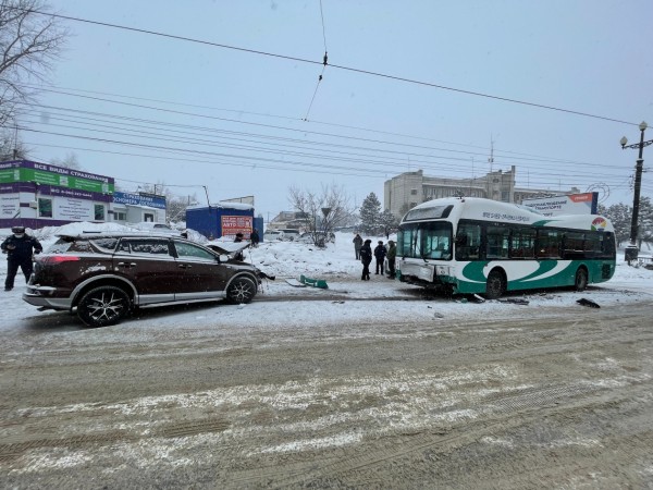 Автобус с пассажирами попал в ДТП в Хабаровске