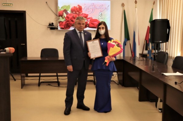 Сертификаты на улучшение жилищных условий получили молодые семьи Хабаровского района