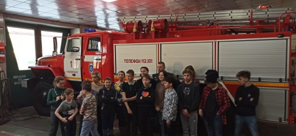 Пожарные пригласили в гости воспитанников детского дома в Комсомольске-на-Амуре (ФОТО)