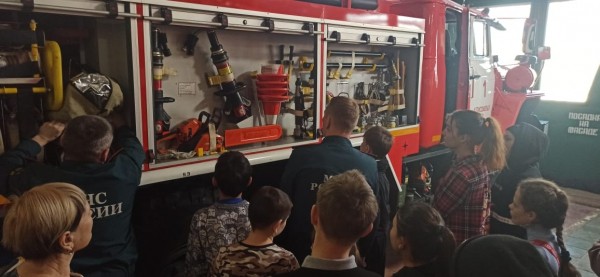 Пожарные пригласили в гости воспитанников детского дома в Комсомольске-на-Амуре (ФОТО)