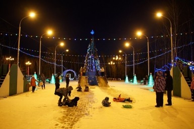 Итоги дня: липовые аксессуары, опасные горки, смягчение ограничений и опять эвакуация