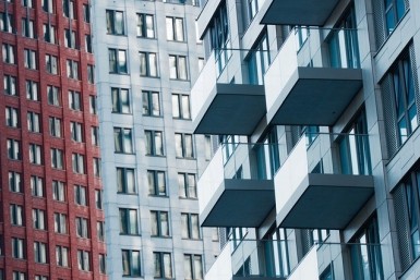 Итоги дня: скупка золотых слитков, запрет на ввоз товаров и падение цены на бензин