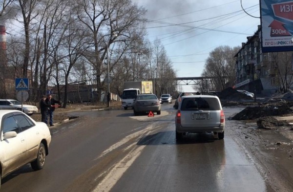 В Хабаровске водитель Мерседеса сбил пенсионерку на пешеходном переходе