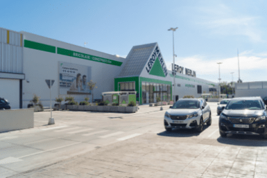 Итоги дня: приостановка бизнеса с Японией, правила для бездомных собак и жаркое лето