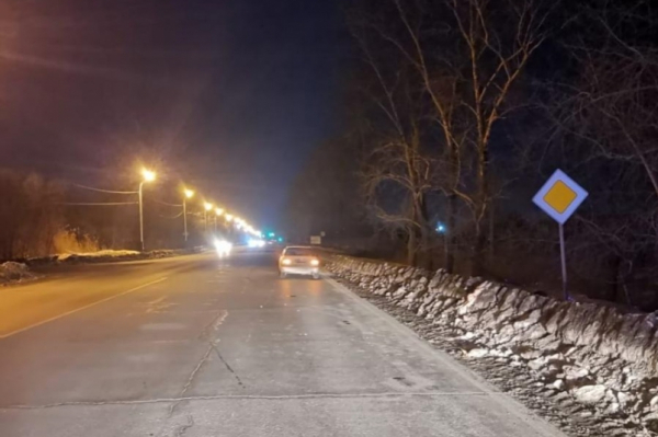 Нарушил ПДД и попал под колеса: подростка сбили на проезжей части в Хабаровске