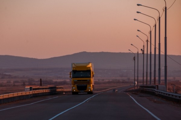 Большегрузам ограничат движение по дорогам Хабаровска