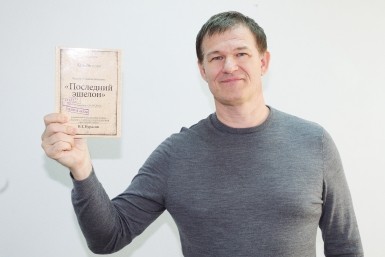 Итоги дня: скупка золотых слитков, запрет на ввоз товаров и падение цены на бензин